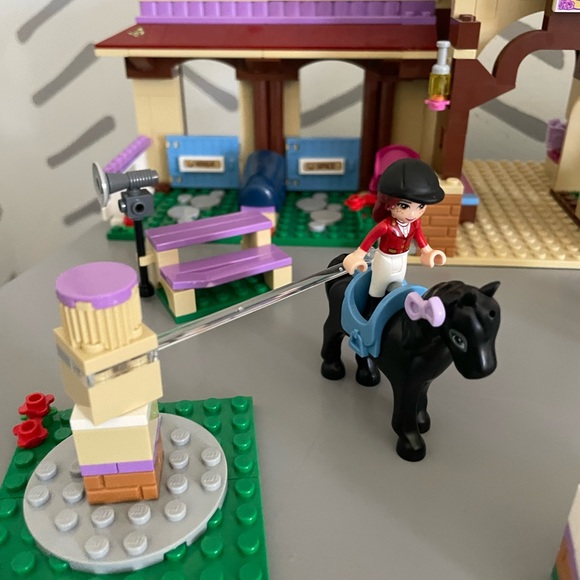 Lego Friends Heartlake Riding Club Horse Farm Barn Set Blocks 41126 - Picture 13 of 14